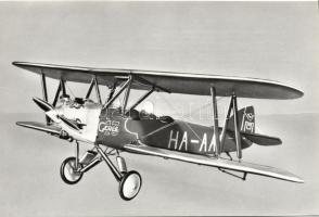 9db kép a Közlekedési Múzeum kiállított gépeiről, alkatrészeiről