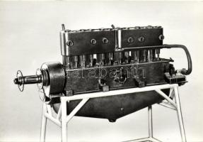 9db kép a Közlekedési Múzeum kiállított gépeiről, alkatrészeiről