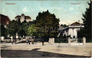 Alsólendva, Alsó-Lendva, Dolnja Lendava; Templomtér. Balkányi Ernő kiadása / square (Rb)