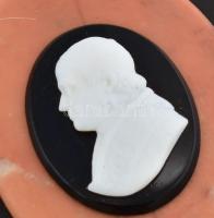 IX. Piusz pápa sziluettje. Levélnehezék Üveg, márvány, tejüveg. 13 cm