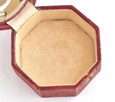 1925 Táncrend tartó dobozka. Feliratozott. Szövet borítás, Belül megvakul tükörrel 8x8 cm