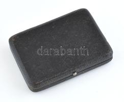 Csatajelenet huszárokkal. Bronz dombormű. Bécs, XIX. sz. Eredeti dobozában Michael Goldschmidt Söhne...