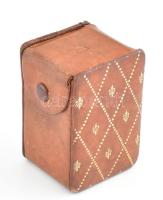 Kártyadoboz mini kártyapaklihoz. Bőr. Aranyozott. Két pakli kártyával. Szép állapotban 8x5 cm