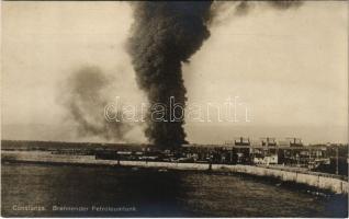 Constanta, Constanza; Brennender Petroleumtank / Burning petroleum tank, oil field. photo