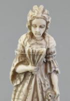Elefántcsont dáma szobor. Fa alapon. 9 cm