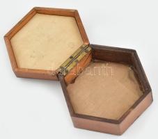 Fa dobozka, kézzel festett miniaturával lovas vadász jelenettel 8 cm