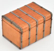 9 darabos pecsétgyűjtemény fa dobozban, közötte különleges darabok