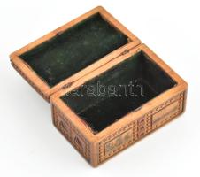 Fa dobozka festett miniatúrával Faragott, kézzel festett. 8x5 cm