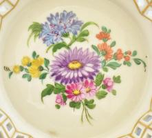 Dresden porcelán áttört tálka, kézzel festett, jelzett, apró kopásnyomokkal, kis lepattanásokkal, m:...