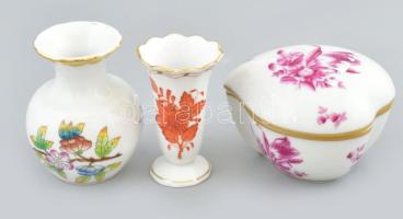 Herendi porcelán tétel, össz. 3 db: 2 db mini váza, m: 6 és 6,5 cm; 1 db bonbonier, m: 5 cm, mind kézzel festett, jelzett, apró kopásnyomokkal.