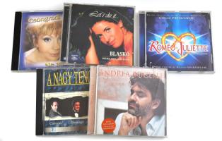 5 db zenei CD: Andrea Bocelli, A nagy tenorok, Rómeó és Júlia, Blaskó Dixieland Jazz Band, Csongrádi Kata; néhány sérült tokkal