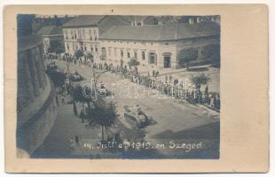 1919 Szeged, Bastille Napi nemzeti ünnepi parádé július 14-én a francia megszállás alatt, francia tankok vonulása, Feith Ignác üzlete. photo (lyuk / pinhole)