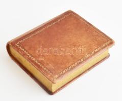 Bőr borítású könyv formájú kártyadoboz. Aranyozott bőr, modern jóskártyával 10x12 cm