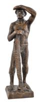 ifj. Fekete Géza Dezső (1939-2021): Pihenő favágó. Bronzozott műgyanta. Jelzett m: 36 cm