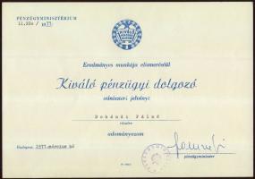 1977 Faluvégi Lajos pénzügyminiszter aláírsa okiraton