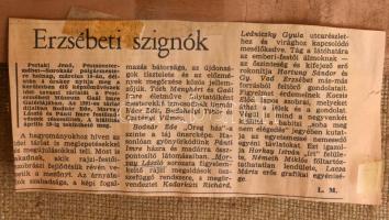 Olvashatatlan jelzéssel: Menyecske. Olaj, vászon. Apró felületi sérülésekkel. Dekoratív fakeretben. ...