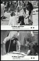 cca 1985 ,,A Nílus gyöngye című amerikai kalandfilm jelenetei és szereplői (Michael Douglas, Kathleen Turner, Danny De Vito), 8 db vintage produkciós filmfotó ezüst zselatinos fotópapíron, a használatból eredő (esetleges) kisebb hibákkal, 18x24 cm
