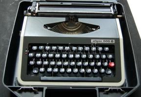 Régi Erika írógép / old typewriter