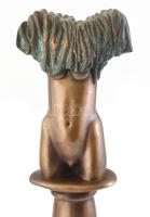 Sztrákos László (1954): Drapériás torzó, öntött, patinázott bronz, márvány talapzaton. m:53 cm, Jele...