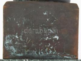 Sztrákos László (1954): Drapériás torzó, öntött, patinázott bronz, márvány talapzaton. m:53 cm, Jele...