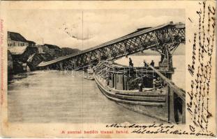 1902 Zenta, Senta; Bedőlt tiszai fahíd, halászbárka. Fekete Sándor kiadása / collapsed wooden bridge on Tisa (Rb)