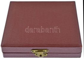 ~1970. "Szombathely Város Tanácsa / Isis sistrummal a kezében" kétoldalas bronz emlékérem ...