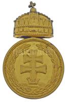 1922. "Magyar Koronás Aranyérem" aranyozott bronz kitüntetés, függesztőkarika és mellszalag nélkül T:AU,XF Hungary 1922. "Hungarian Gold Medal with the Holy Crown" gold-plated decoration without ribbon and ear C:AU,XF MNK 394.