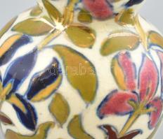 Fischer antik kisméretű váza, jelzett, kopásnyomokkal, szájpereme restaurált. m: 11 cm