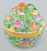 Herendi virág mintás áttört porcelán bonbonier, kézzel festett, jelzett, apró kopásnyomokkal, m: 10 cm