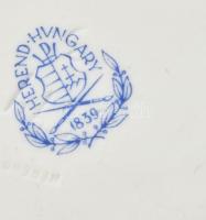 Herendi porcelán sárkányölő János vitéz, Terv: Lőrinc István, kézzel festett, jelzett, apró kopásnyo...