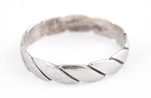 Ezüst(Ag) fonott gyűrű, jelzett, méret: 63, nettó: 2 g