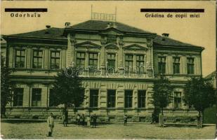 1940 Székelyudvarhely, Odorheiu Secuiesc; Gradina de copii mici / Kindergarten / Mária Valéria Gyermekkert, óvoda. W.L. (?) 1747. Erdélyi Simon kiadása + 1940 Székelyudvarhely visszatért So. Stpl. (EK)