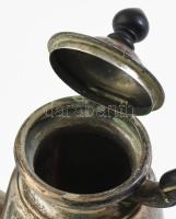 Antik ezüst (Ag) kávéskanna, fa fogóval, 1850-1860 körül. Jelzett, korának megfelelő kopásokkal, bru...