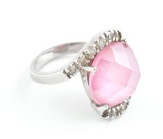 Ezüst(Ag) rózsaszín köves gyűrű, jelzett, méret: 54, bruttó: 8,2 g