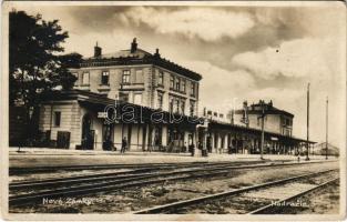 Érsekújvár, Nové Zámky; vasútállomás / Nádrazie / railway station (EK)