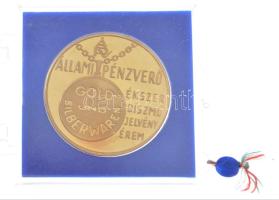 ~1970-1980. &quot;Siófok / Állami Pénzverő - Ékszer Díszmű Jelvény Érem - Gold und Silberwaren&quot; aranyozott emlékérem, plombált műanyag &quot;ÁPV&quot; tokban (42mm) T:P