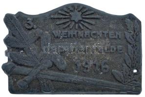 Osztrák-Magyar Monarchia 1916. 3. karácsony a harcmezőn Zn sapkajelvény hátoldalon K.U.K. KRIEGSFÜRSORGEAMT felirattal és WINTER & ADLER A G WIEN gyártói jelzéssel T:VF ly. Austro-Hungarian Monarchy 1916. 3. WEIHNACHTEN IM FELDE (3rd Christmas on the Battlefield) Zn cap badge with K.U.K. KRIEGSFÜRSORGEAMT inscription and makers mark WINTER & ADLER A G WIEN on the back C:VF holed