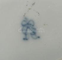 Volkstedter porcelán szerelmes pár (furulyázó férfival), kézzel festett, jelzett, apró kopásnyomokka...