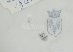 Schierholz porcelán szerelmes pár, kézzel festett, jelzett, apró kopásnyomokkal, m: 21 cm