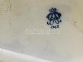 Volkstedt porcelán virágárus fiú, kézzel festett, jelzett, apró kopásnyomokkal, restaurált m: 17 cm