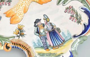 Henriot Quimper francia fajansz kínáló, kézzel festett, jelzett, apró kopásnyomokkal, restaurált 32x...