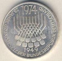 NSZK 1974. 5M Ag "25 éves az Alkotmány" T:1