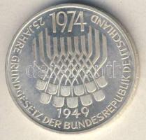 NSZK 1974. 5M Ag "25 éves az Alkotmány" T:1