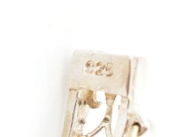 Ezüst(Ag) karperec szintetikus rubinokkal, jelzett, 5,5×5 cm, bruttó: 18,6 g