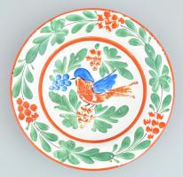 Madaras népi porcelán fali tányér, jelzés nélkül, kopásokkal, d: 23 cm