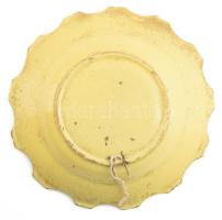 Antik, sárga népi fali tányér, mázas kerámia, jelzés nélkül, kopott, hajszálrepedésekkel, d: 21 cm