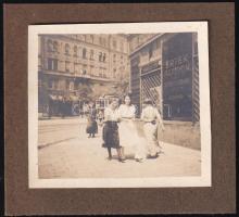 cca 1920 Budapest, 6-es villamos, kartonra ragasztott fotó, 5×6 cm