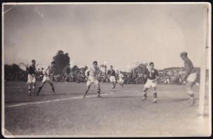 1930 Cairo, futballmérkőzés egy jelenete, Újpest Egyiptom túra, fotó, felületén törésnyomok, 9×14 cm
