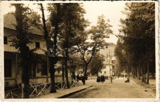 1941 Málnásfürdő, Malnas Bai; utca nyaralókkal / street with villas (EK)