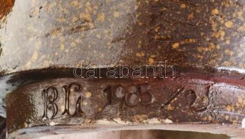 Borsódy László (1938- ): Szent László király. Mázas kerámia, jelzett, B.L. 1985. 5/2. 28x26x31 cm